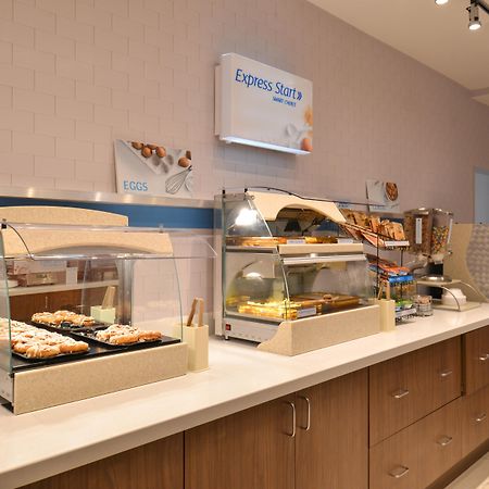 Holiday Inn Express & Suites Omaha Airport By Ihg Carter Lake Esterno foto