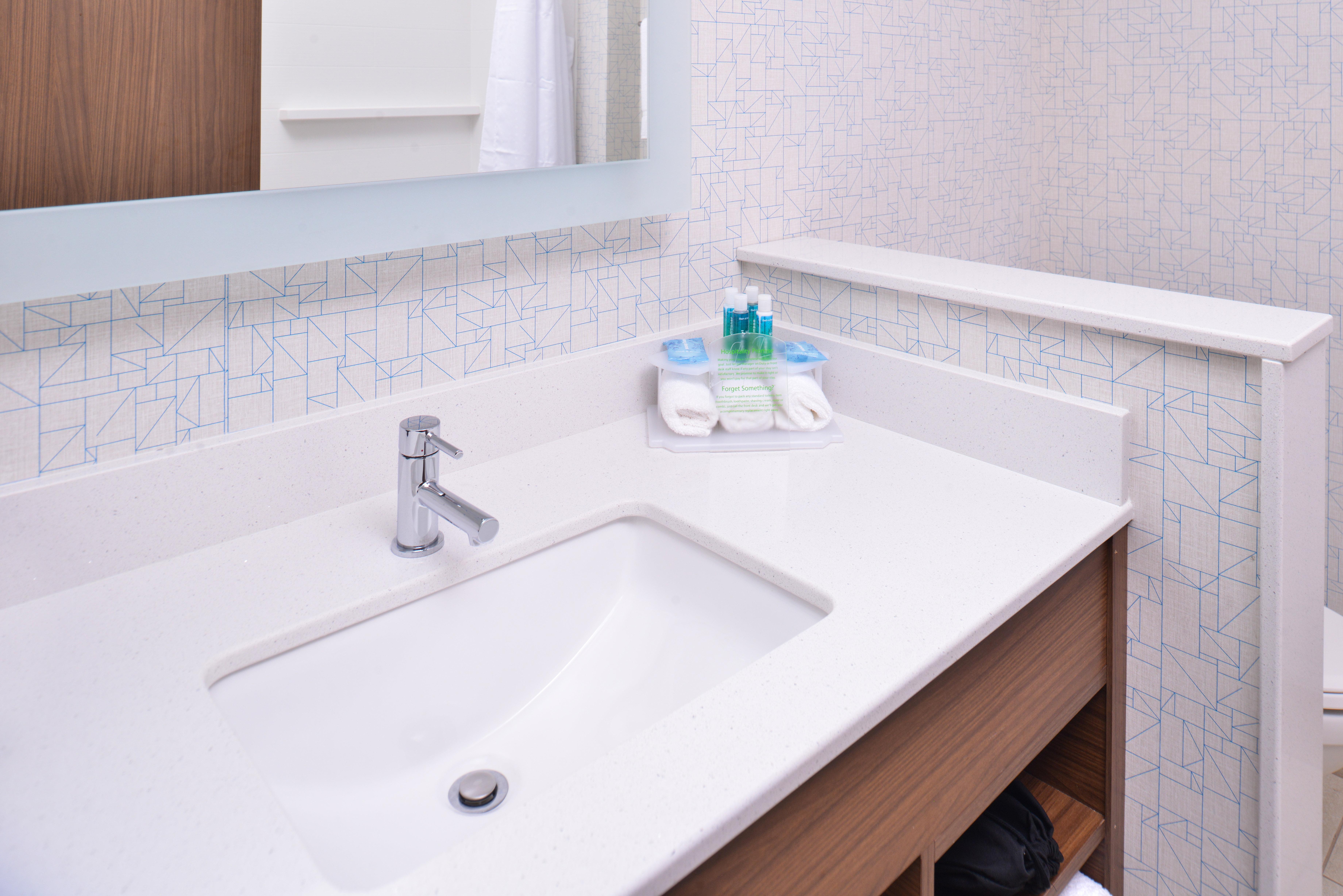 Holiday Inn Express & Suites Omaha Airport By Ihg Carter Lake Esterno foto