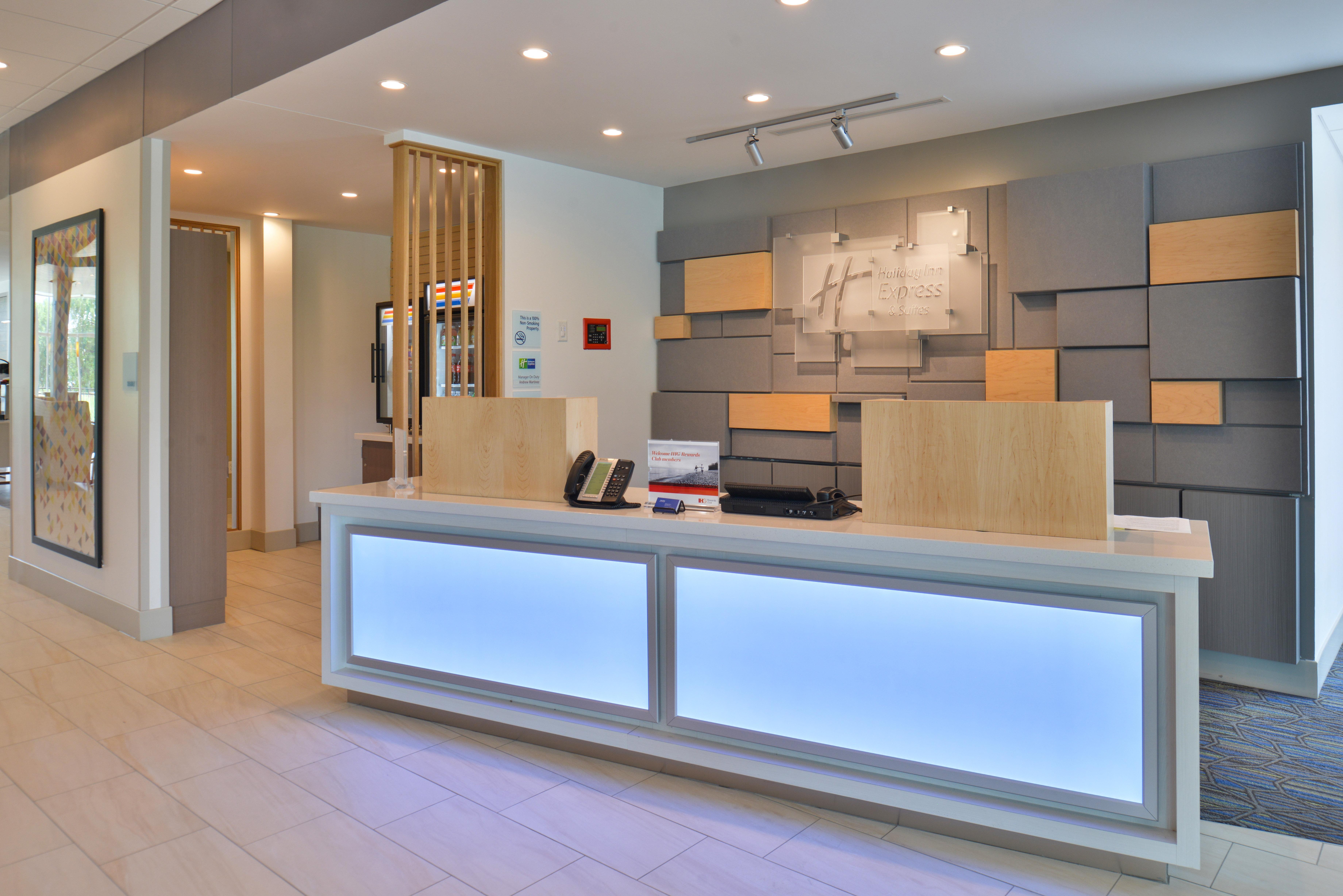 Holiday Inn Express & Suites Omaha Airport By Ihg Carter Lake Esterno foto