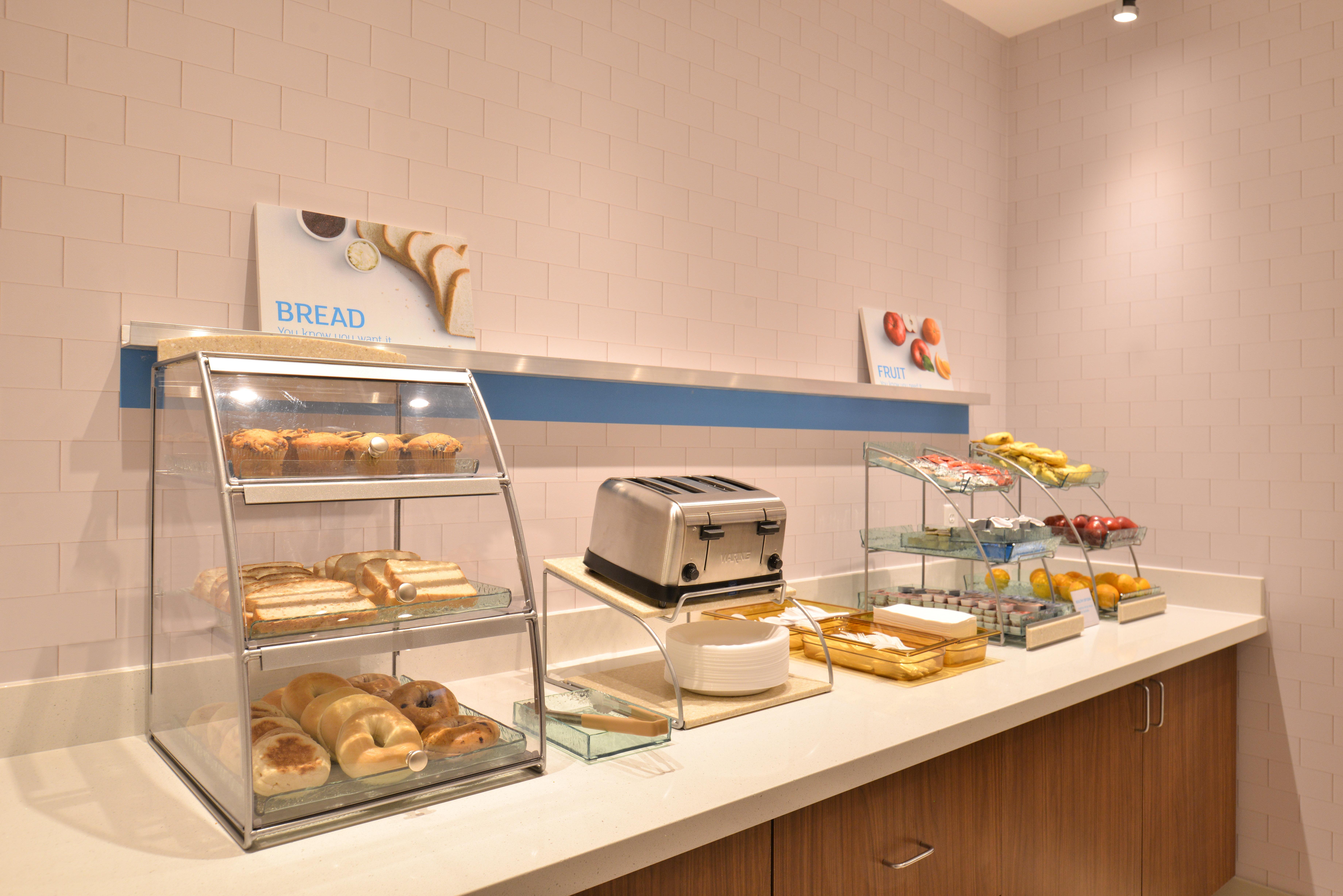 Holiday Inn Express & Suites Omaha Airport By Ihg Carter Lake Esterno foto