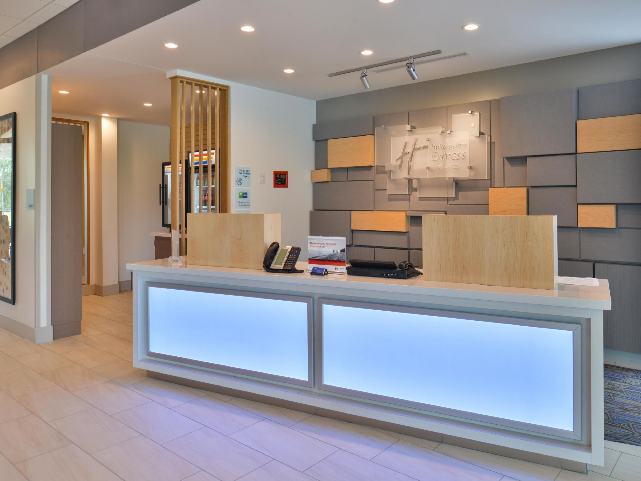Holiday Inn Express & Suites Omaha Airport By Ihg Carter Lake Esterno foto