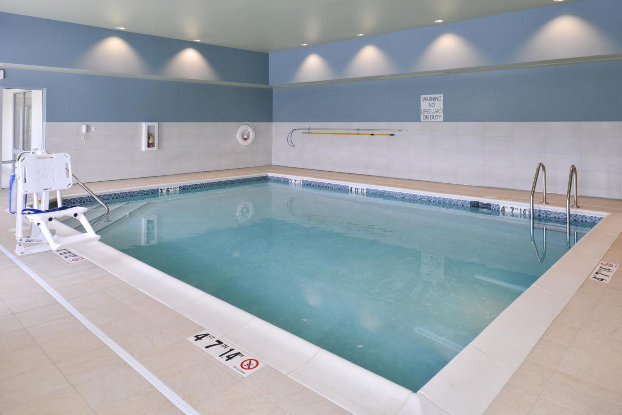 Holiday Inn Express & Suites Omaha Airport By Ihg Carter Lake Esterno foto