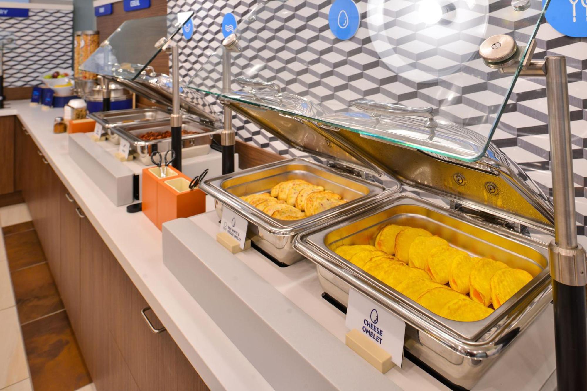 Holiday Inn Express & Suites Omaha Airport By Ihg Carter Lake Esterno foto