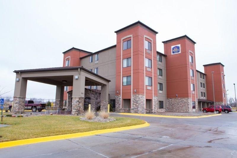 Holiday Inn Express & Suites Omaha Airport By Ihg Carter Lake Esterno foto